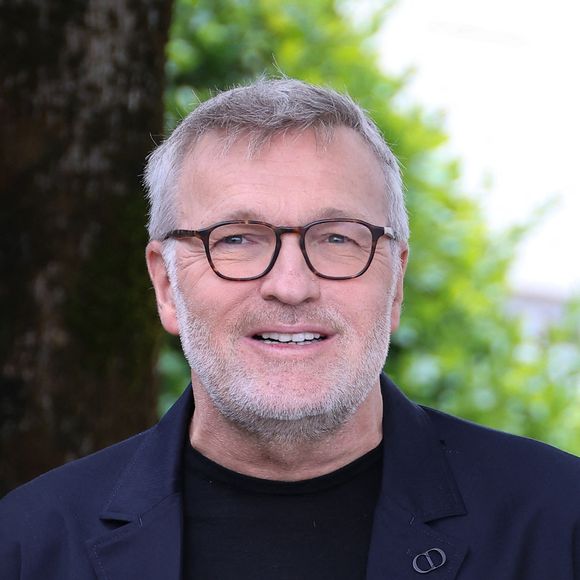 Laurent Ruquier est l'animateur de l'émission des "Grosses Têtes".

Photocall avec l'équipe de l'émission de radio "Les grosses têtes" lors du Festival du Film Francophone de Angoulême (FFA). © Coadic Guirec / Bestimage