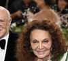 "J'aimais aussi les garçons, mais cela n'entrait pas en conflit avec mon amour pour Diane" a-t-il déclaré dans un essai publié dans le New York Magazine mardi 6 mai dernier.
La créatrice de mode belge Diane von Furstenberg et son mari Barry Diller assistent au 2024 Costume Institute Benefit for "Sleeping Beauties : Reawakening Fashion" au Metropolitan Museum of Art le 06 mai 2024 à New York City, USA. Photo by DNphotography/ABACAPRESS.COM