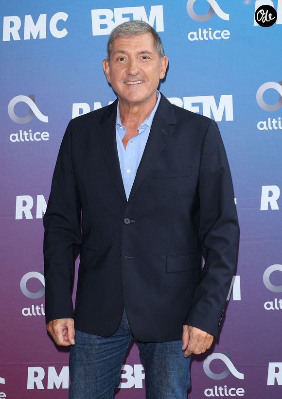 Yves Calvi lors de la conférence de presse de rentrée de BFM TV - RMC, du groupe Altice France, à Paris, en France, le 31 août 2023. © Coadic Guirec/Bestimage