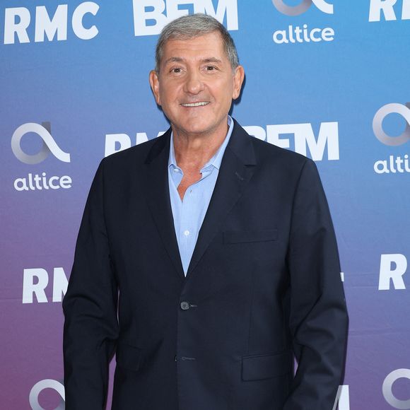 Yves Calvi lors de la conférence de presse de rentrée de BFM TV - RMC, du groupe Altice France, à Paris, en France, le 31 août 2023. © Coadic Guirec/Bestimage