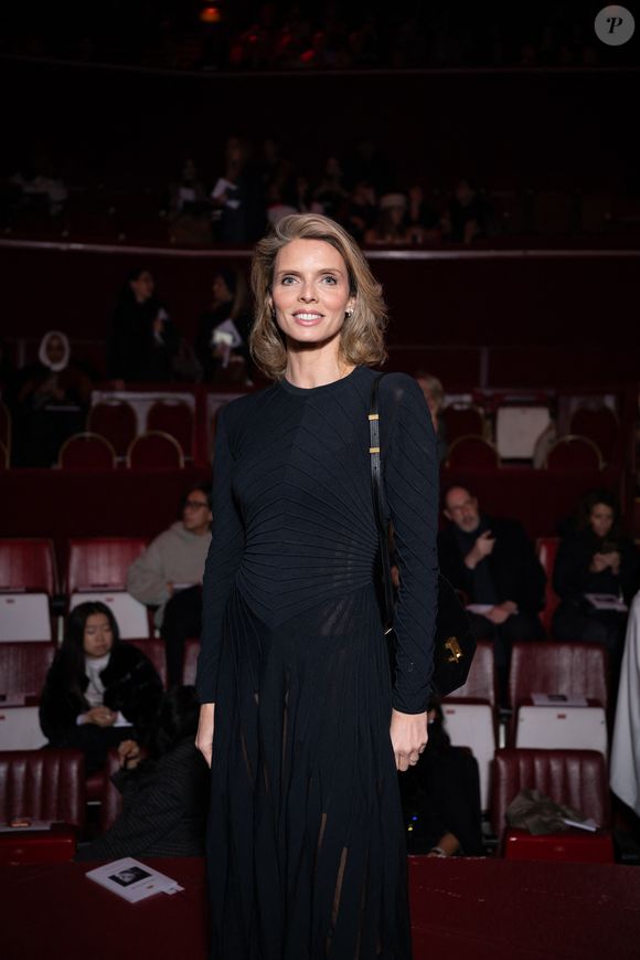 "Pardon ??? Mais comment est-ce possible ?", a quant à elle écrit Sylvie Tellier

Sylvie Tellier au Front Row au défilé Stéphane Rolland, Collection Haute Couture Printemps/Eté 2026 lors de la Fashion Week de Paris (PFW) au Cirque d'Hiver Bouglione, à Paris, France, le 27 janvier 2026. © Pierre Perusseau/Bestimage