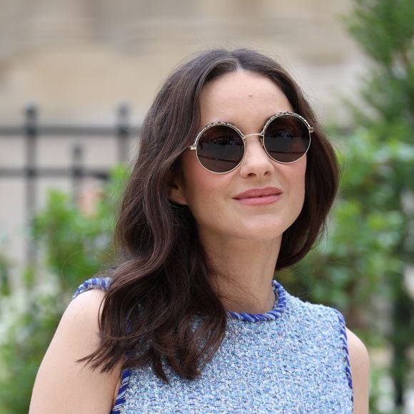 Marion Cotillard - Les célébrités arrivent au défilé Chanel Collection Haute Couture Automne/Hiver 2025-2026 lors de la Fashion Week de Paris (PFW), le 8 juillet 2025. 
© Denis Guignebourg / Bestimage