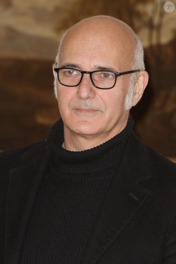 Mais quel est donc cet artiste discret, qui joue dans la cour des plus grandes stars de la chanson dans l'Hexagone ? On en apprend plus dans le dernier numéro de "Paris Match", paru ce jeudi 20 février 2025.

Einaudi Ludovico, lors de la promotion du film "Intouchables" à Rome, le 21 février 2012. SGP / BESTIMAGE
