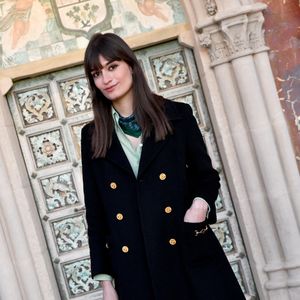 Exclusif - Clara Luciani en concert très privé organisé par la radio Kiss FM au Château de Crémat à Nice, France, le 10 janvier 2022. Artiste montante de la chanson française, déjà récompensée par deux victoires de la musique comme Artiste révélation 2019 et Artiste/Interprète féminine 2020, Clara a enchanté et transporté les 200 auditeurs invités par la station FM azuréenne. Pour bien commencer 2022, c'est au Château de Crémat que ce concert s'est déroulé durant 45 minutes. La jeune artiste de 29 ans, a pris le temps entre chacun de ses titres de parler à son public qu'elle a trouvé formidable. Originaire de Martigues, elle n'a pas hésité à prendre la pause lors du couché du soleil qu'elle a eu l'occasion d'admirer tout au long de son adolescence. Prochain rendez-vous important pour Clara Luciani, les Victoires de la Musique. © Bruno Bebert/Bestimage