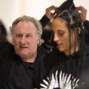 Roxane Depardieu est la fille de Gérard Depardieu et Karine Silla. 

Gérard Depardieu et sa fille Roxane Depardieu à la sortie du procès de Gérard Depardieu au tribunal correctionnel de Paris.. © Pierre Perusseau/Bestimage