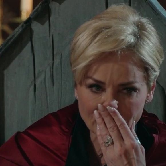 Adriana Karembeu était bouleversée de devoir trahir son amie de l'aventure.

Adriana Karembeu lors de la demi-finale des "Traîtres" sur M6 le 9 mai 2026.  Capture / M6