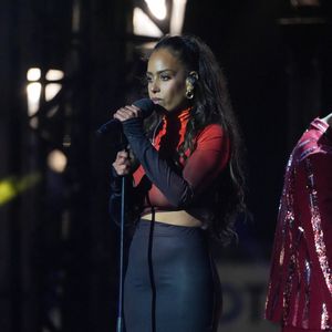Exclusif - Amel Bent lors de l'enregistrement de l'émission "La Grande soirée du 31 de Paris", diffusée le 31 décembre sur France 2, sur la place de la Concorde à Paris, France, le 24 novembre 2025. © Guebey-Tribeca/Bestimage