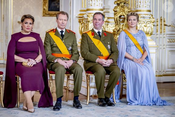 Grand-duc Henri de Luxembourg, grande-duchesse Maria Teresa de Luxembourg, prince Guillaume (héritier du trône de Luxembourg), Stéphanie de Lannoy (future grande-duchesse de Luxembourg) : cérémonie d'adieu au Palais Grand-Ducal dans le cadre des festivités marquant le changement de souverain au Luxembourg. Premier jour des célébrations à Luxembourg. Photo : Dana Press / Bestimage