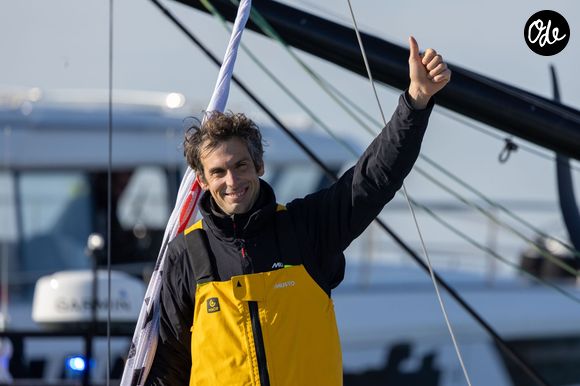 Le navigateur est finalement mort dans la nuit du 10 au 11 juin 2026, à seulement 42 ans.

Le skipper de Macif Charlie Dalin remporte la dixième édition du tour du monde en solitaire Vendée Globe en pulvérisant le record de l’épreuve en 64 jours, 19 heures 22 minutes et 49 secondes aux Sables-d'Olonne, France, le 14 janvier 2025. © Alexis Courcoux/Psnewz/Bestimage