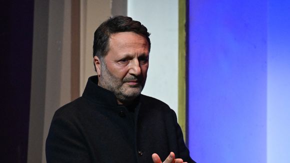 Arthur s'allie avec un puissant milliardaire pour un grand projet loin de la France