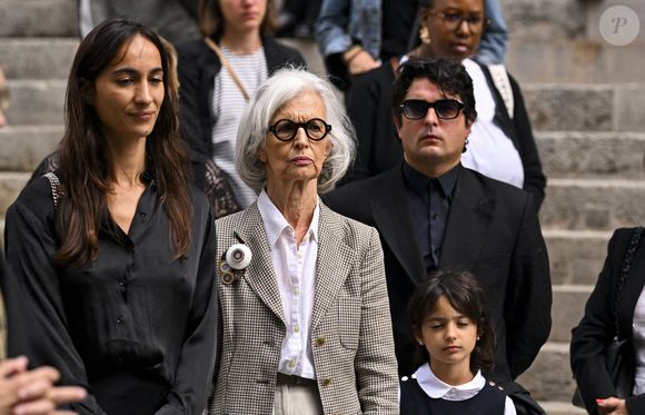 La veuve en famille - Obsèques de Jacques Bertin en l'église Saint-Roch à Paris le 28 juillet 2025. © Pierre Perusseau/Bestimage