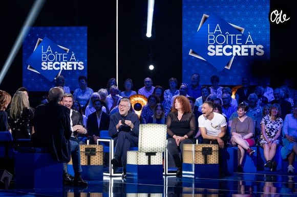 Exclusif - Laurent Ruquier, Arielle Dombasle, Valerie Mairesse, Philippe Geluck, Steevy Boulay, Max Boublil, Faustine Bollaert lors de l'enregistrement de l'émission "La Boîte à secrets", présentée par F.Bollaert et diffusée le 16 octobre sur France 3, à Paris, France, le 29 septembre 2026. © Cyril Moreau/Bestimage