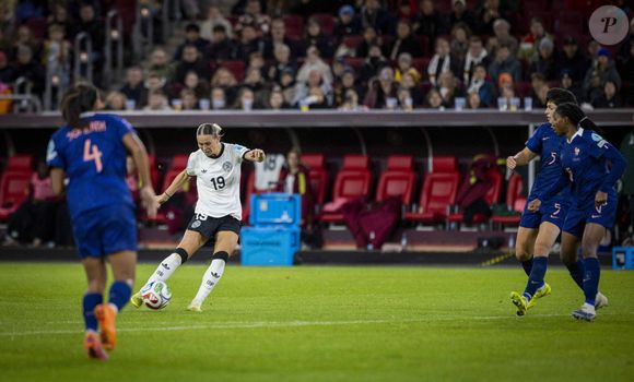 Match de football féminin en ligue des nations : L'Allemagne l'emporte sur la France 1 - 0 au Merkur Spiel-Arena à Dusseldorf le 24 octobre 2025.

© Imago / PsnewZ / Bestimage