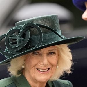 Londres, ROYAUME-UNI. La reine Camilla (Camilla Parker Bowles, reine consort d'Angleterre) quitte l'abbaye de Westminster après avoir assisté à la cérémonie de la Fête nationale des récoltes, organisée par Love British Food, en collaboration avec des organismes caritatifs de distribution alimentaire de premier plan, à l'occasion de la Journée mondiale de l'alimentation. Backgrid UK/ Bestimage