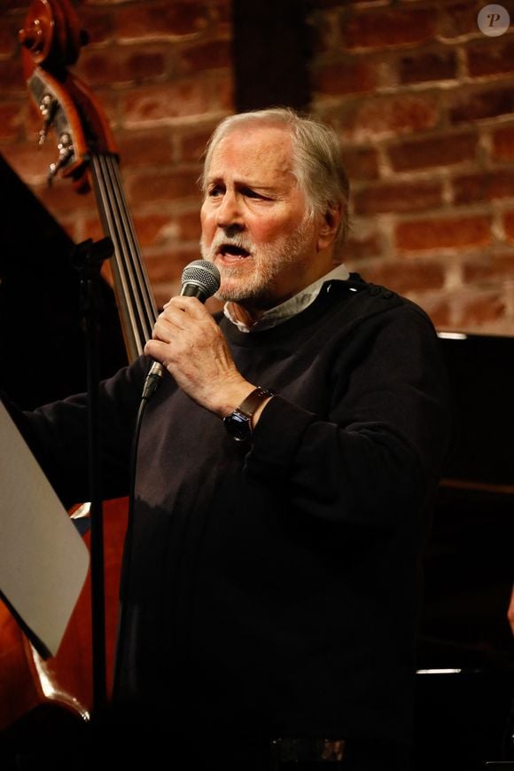 Exclusif - Jean-Jacques Debout - Dernier tour de chant de Jean-Jacques Debout au club "Le Bal Blomet " à Paris le 22 mars 2025. Jean-Jacques Debout, qui nous a écrit de si belles chansons, interpète un mélange de ses anciens succès de et de nouvelles compostions "Au Revoir Mais Pas Adieu", dont une consacrée au Bal Blomet. © Christophe Clovis/Bestimage