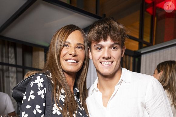Exclusif - Nathalie Marquay et son fils Tom Pernaut lors de l'inauguration du Restaurant & Bar 19.20 by Norbert Tarayre à l'hôtel Prince de Galles à Paris le 10 octobre 2023.
Le 10 octobre dernier, le tout Paris avait rendez-vous dans ce qui s’annonce  comme le bistrot du Triangle d’Or Parisien. Le Chef Norbert Tarayre aidé de l’agence The Atrenders et l’hôtel Prince de Galles ont organisé une pendaison de crémaillère des plus étonnantes.

Pierre Perusseau / Coadic Guirec / Bestimage