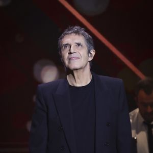 Exclusif - Julien Clerc, lors de l'enregistrement de l'émission "La fête de la chanson française - 20 ans d'émotions" présentée par L.Thilleman et A.Manoukian, et diffusée le 17 avril sur France 3 à Paris, France, le 9 décembre 2025. 

© Jack Tribeca/Bestimage