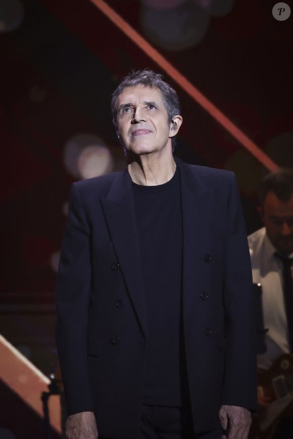Exclusif - Julien Clerc, lors de l'enregistrement de l'émission "La fête de la chanson française - 20 ans d'émotions" présentée par L.Thilleman et A.Manoukian, et diffusée le 17 avril sur France 3 à Paris, France, le 9 décembre 2025. 

© Jack Tribeca/Bestimage