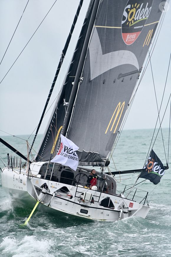 La skipper française Violette Dorange célèbre sur son monocoque Imoca Devenir sa 25e place dans la 10e édition du Vendée Globe, course à la voile en monocoque autour du monde, aux Sables-d'Olonne, dans l'ouest de la France, le 9 février 2025. Photo by Franck Castel/ABACAPRESS.COM