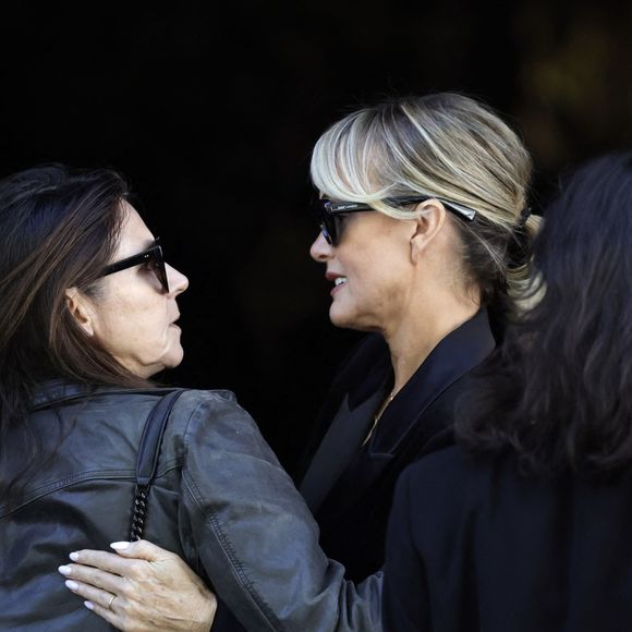 Cécile Angeli et Laeticia Hallyday - Arrivées aux obsèques de N.Farès en l'église Saint-Jean-de-Montmartre à Paris, le 24 avril 2026. N.Farès est décédée le 17 avril 2026 à l'âge de 57 ans, quelques jours après un "incident cardiaque" survenu le 12 avril 2026 dans la piscine du complexe sportif, Blanche (9ème).
© Jacovides / Borde / Bestimage