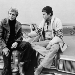 "Ils ont combattu côte à côte… puis l’un contre l’autre."

David Soul, Paul Michael Glaser,"Starsky et Hutch (1975 - 1979) ABC Photo by Photoshot/ABACAPRESS.COM