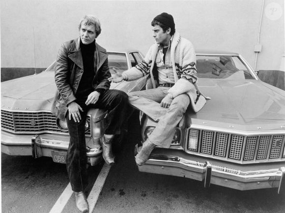"Ils ont combattu côte à côte… puis l’un contre l’autre."

David Soul, Paul Michael Glaser,"Starsky et Hutch (1975 - 1979) ABC Photo by Photoshot/ABACAPRESS.COM