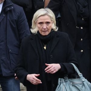 Une résidence de standing sur les hauteurs de Cannes dont "La leader du Rassemblement national a hérité, début 2024".  

Marine Le Pen - Sortie de l'hommage à Jean-Marie Le Pen en l’église Notre-Dame du Val-de-Grâce à Paris le 16 janvier 2025. © Cyril Moreau / Bestimage