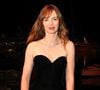 Elle signe les illustrations des textes d’Arthur Dreyfus.

Louise Bourgoin pose en backstage de l'émission "Cannes ce soir" lors du 79ème Festival International du Film de Cannes le 18 mai 2026. © Jack Tribeca / Bestimage