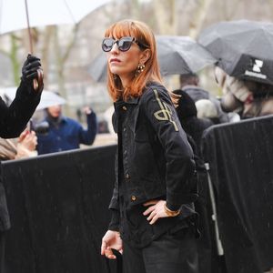 Cette apparition a mis en avant sa forte ressemblance avec sa mère.

Lolita Chammah assiste au défilé Patou Automne/Hiver 2026-2027 dans le cadre de la semaine de la mode à Paris le 25 janvier 2026 à Paris, France.
Lucia Sabatelli

UTILISATION ÉDITORIALE UNIQUEMENT
© Lucia Sabatelli / Bestimage