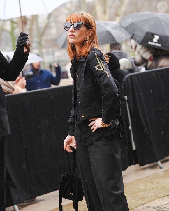 Cette apparition a mis en avant sa forte ressemblance avec sa mère.

Lolita Chammah assiste au défilé Patou Automne/Hiver 2026-2027 dans le cadre de la semaine de la mode à Paris le 25 janvier 2026 à Paris, France.
Lucia Sabatelli

UTILISATION ÉDITORIALE UNIQUEMENT
© Lucia Sabatelli / Bestimage