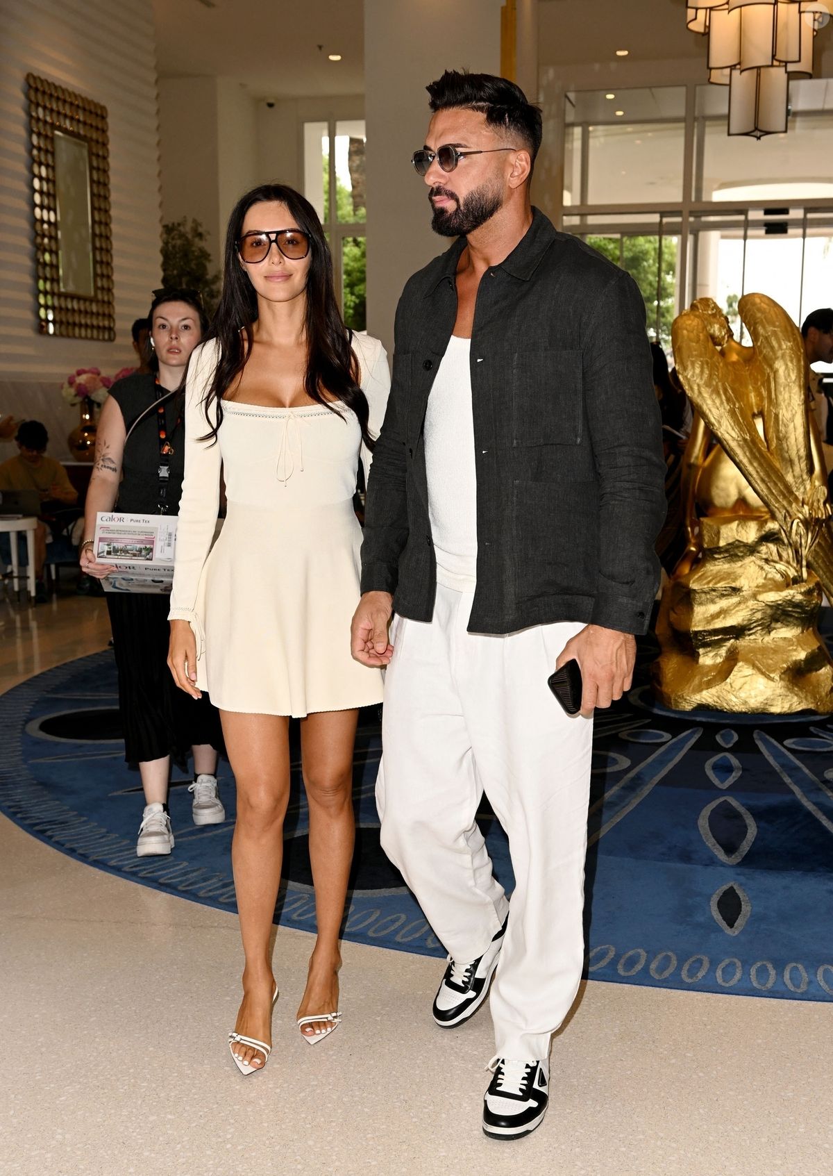 Photo Nabilla Benattia Et Son Mari Thomas Vergara Quittent L h tel photo-nabilla-benattia-et-son-mari-thomas-vergara-quittent-l-h-tel