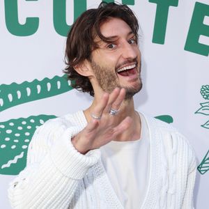 Pierre Niney au photocall du défilé Lacoste Collection Femme Prêt-à-Porter Printemps/Eté 2026 lors de la Fashion Week de Paris (PFW), au Lycée Carnot, à Paris, France, le 5 octobre 2025. © Sam Delpech/Bestimage