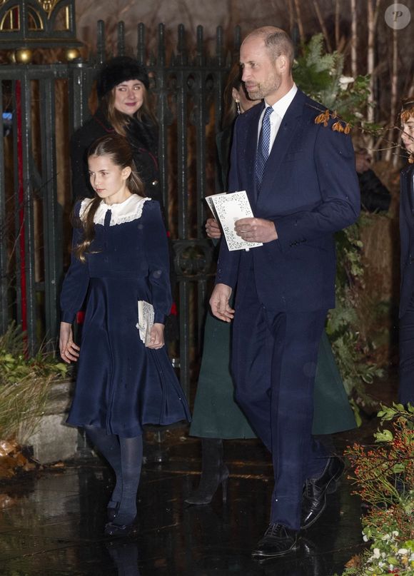 La morceau interprété était dédié à la mère du compositeur… elle aussi prénommée Charlotte ! 

Le prince William (Le prince William, prince de Galles), le prince de Galles, Catherine, princesse de Galles (Catherine "Kate" Middleton, princesse de Galles), le prince George (Le prince George de Galles), le prince Louis (Le prince Louis de Galles) et la princesse Charlotte (La princesse Charlotte de Galles) assistent à la cérémonie de chants "Together At Christmas" à l'abbaye de Westminster. @Backgrid UK/ Bestimage



Sur la photo : La princesse Charlotte (La princesse Charlotte de Galles), le prince William (Le prince William, prince de Galles), le prince de Galles