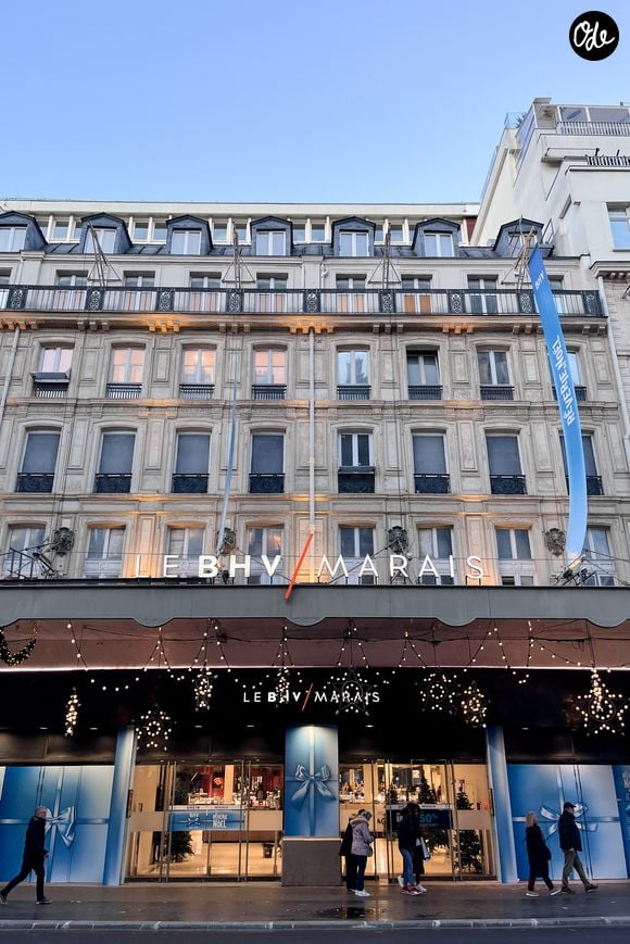 Karl-Stéphane Cottendin pilotera cette reprise avec plusieurs cadres du BHV.

Façade du magasin - Illustration des rayons vides, au BHV Marais (Bazar de l'Hôtel de Ville) à Paris. Le 20 novembre 2025
Suite à l'arrivée du géant chinois Shein au 6e étage du Bazar de l'Hôtel de Ville, de nombreuses marques ont décidé de quitter ce grand magasin parisien. À tous les étages du magasin, les allées se désertifient et les rayonnages sont tristement vides.
© Céline Bonnarde / Bestimage