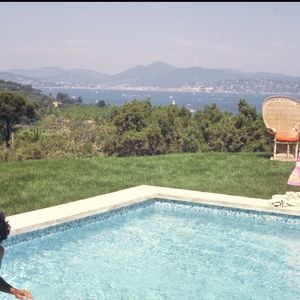 Enrico Macias, sa femme Suzy et leurs filles à Saint-Tropez en 1978
©DANIEL ANGELI / BESTIMAGE