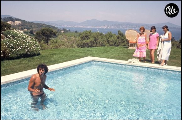 Enrico Macias, sa femme Suzy et leurs filles à Saint-Tropez en 1978
©DANIEL ANGELI / BESTIMAGE