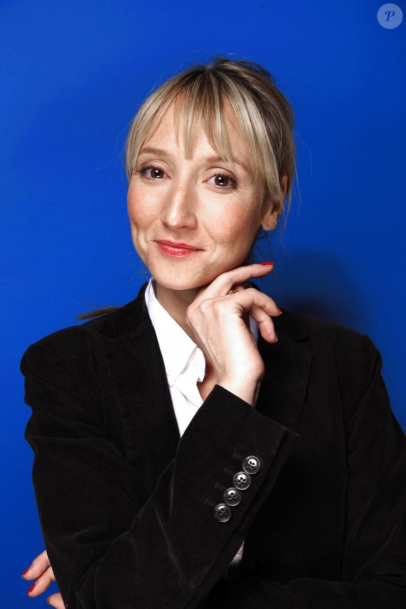 Est mère de deux enfants

Portrait de Audrey Lamy le 16 octobre 2009. © Cédric Perrin / Bestimage