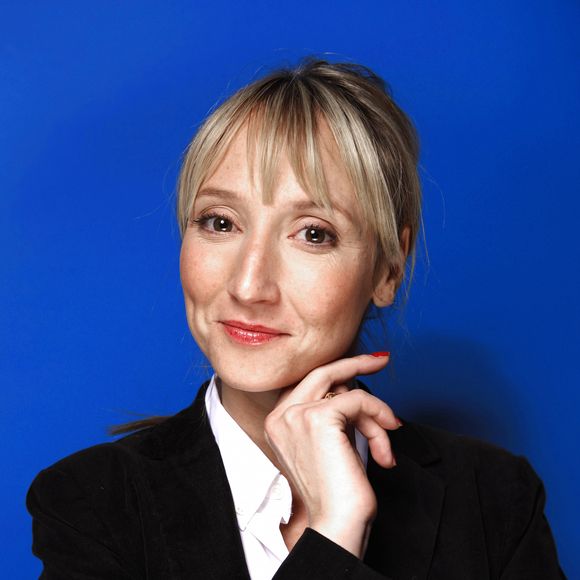 Est mère de deux enfants

Portrait de Audrey Lamy le 16 octobre 2009. © Cédric Perrin / Bestimage