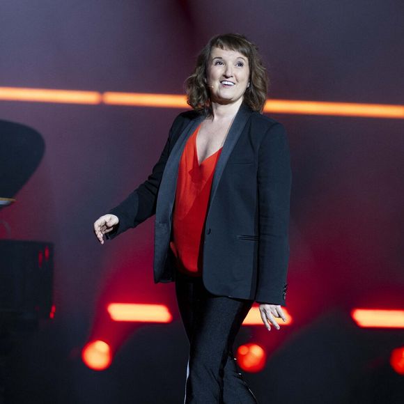 "Maintenant je suis dans le 8ème arrondissement. Près du Parc Monceau.", avait-elle ajouté. "C'est un endroit où je jouais quand j'étais petite."

Exclusif - Anne Roumanoff sur la scène du concert solidaire pour les enfants de la guerre "Ensemble à l'Olympia" à Paris présenté par EliseCare le 10 février 2025.
© Jack Tribeca / Pierre Perusseau / Bestimage