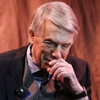 "Je touche du bois" : Salvatore Adamo revient sur son état plusieurs mois après sa prise en charge