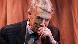 "Je touche du bois" : Salvatore Adamo revient sur son état plusieurs mois après sa prise en charge