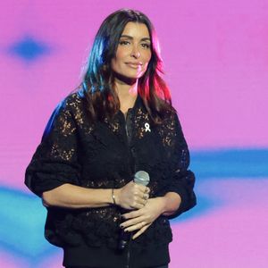 Jenifer Bartoli lors de l'enregistrement du concert "Nos voix pour toutes", au profit de La fondation des femmes, à l'Adidas Arena à Paris, diffusée le 11 décembre sur TMC. © Coadic Guirec-Cyril Moreau / Bestimage