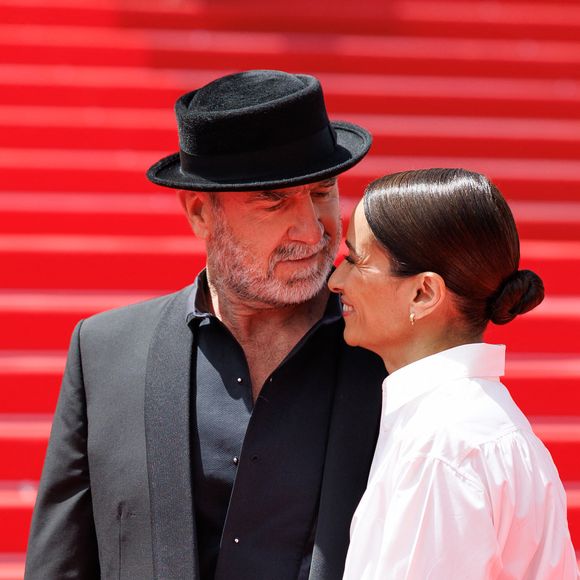 Eric Cantona et sa femme Rachida Brakni - Montée des marches du film « Soudain » lors du 79e Festival international du film de Cannes, le 15 mai 2026. © Jacovides-Moreau / Bestimage