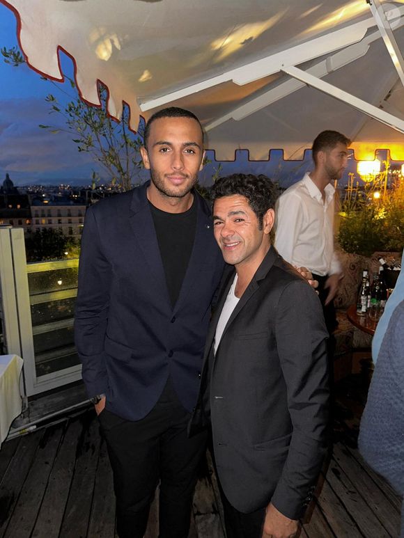 Exclusif - Le pâtissier Yazid Ichemrahen et Jamel Debbouze - Les célébrités fêtent le 48ème anniversaire de J.Debbouze dans le restaurant "Dar Mima", créé par Laurent de Gourcuff et J.Debbouze, en hommage à la mère de ce dernier, Fatima. Sur le toit de l'Institut du monde arabe à Paris, l'acteur a partagé son gâteau d'anniversaire avec sa femme, M.Theuriau, et ses amis, dont l'équipe du "Jamel Comedy Club", le 18 juin 2023. Yazid Ichemrahen via Bestimage