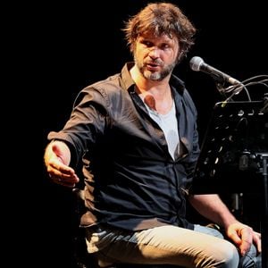 Exclusif - Bertrand Cantat fait une pause dans sa carrière musicale et se lance dans une tournée de lecture de textes poétiques avec deux musiciens autour de lui. Son nouveau spectacle de lecture (Condor Live) est tiré du livre "Condor" de Caryl Ferey. C'est une oeuvre allégorique et hallucinée, d'un couple fuyant la mort dans le Chili d'après Pinochet. Cenon, le 22 septembre 2016. © Patrick Bernard/ Bestimage