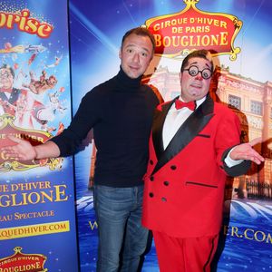 Exclusif - Alexandre Devoise et le clown Totti au nouveau spectacle du cirque Bouglione, au cirque d'hiver à Paris, le 8 octobre 2016.
 Pour cette nouvelle saison, ces rois du Cirque semblent avoir démultiplié les effets de surprise. Après des décennies triomphales, ils parviennent à vous étonner, subjuguer, fasciner, conquérir, envoûter... toujours davantage. En un mot, à vous transporter dans un autre univers, féerique et magique. Mieux que personne, ils ont le don de faire rimer promesses avec prouesses. Le spectacle se joue du 8 octobre 2016 au 26 février 2017. © CVS/Bestimage