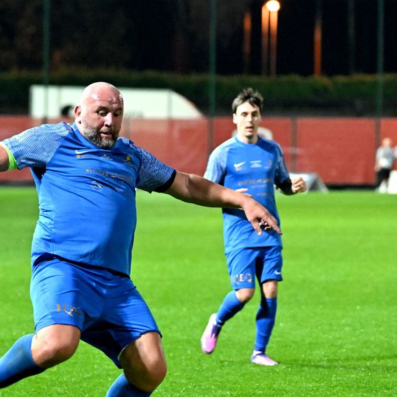 Mokhtar et louis Ducruet durant la première édition du « match des légendes » opposant l'équipe des Légendes, les anciens de Cannes, à l'équipe des Etoiles avec pour capitaine Didier Deschamps, au stade Pierre de Coubertin à Cannes, le 30 octobre 2025. Les Légendes cannoises, coachées par Luis Fernandez et supportées par Zinedine Zidane qui portait les couleurs cannoises, mais qui n'a pas joué, ont remporté le match 3 à 2. Tous les bénéfices de la soirée seront reversés aux associations les Etoiles de l'Espoir, à l'association Adrien et à l'association Clin d'Oeil, qui oeuvrent pour les plus démunis et la jeunesse. © Bruno Bebert / Dominique Jacovides / Bestimage