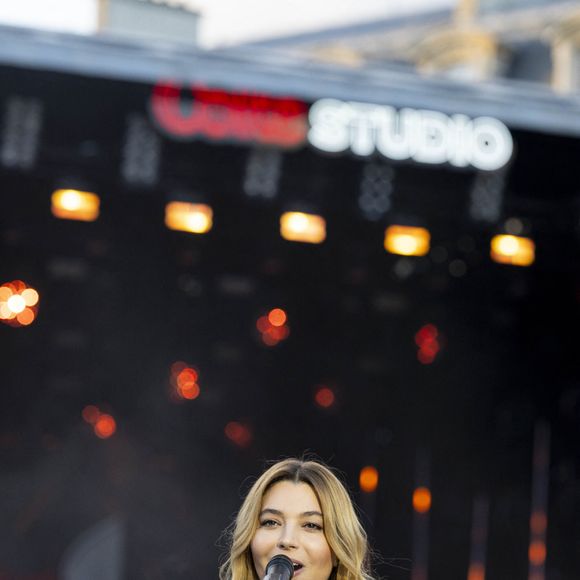Santa - Concert de la Place de la République en marge de l'émission "Paris Accueille La Flamme", présentée par L.Thilleman et M. Bouhafsi et diffusée en direct sur France 2 à Paris le 15 juillet 2024. Au terme de deux jours de festivités dans la capitale les 14 et 15 juillet, la flamme olympique achève son parcours parisien sur la place de la République. © Jack Tribeca / Pierre Perusseau / Bestimage