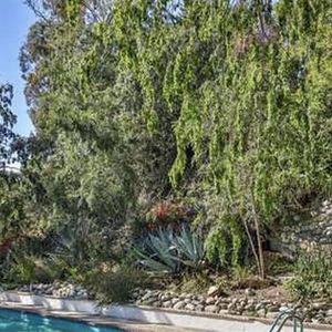 Lady Gaga vend sa maison de Los Angeles à Elizabeth Lizzy Jagger pour 6,5 millions de dollars. Anciennement acquise par F.Zappa, la propriété, composée de six chambres et cinq salles de bains, avait été achetée environ 5,3 millions de dollars par la chanteuse et actrice en 2016. Le 19 novembre 2021.
Backgrid UK/ Bestimage