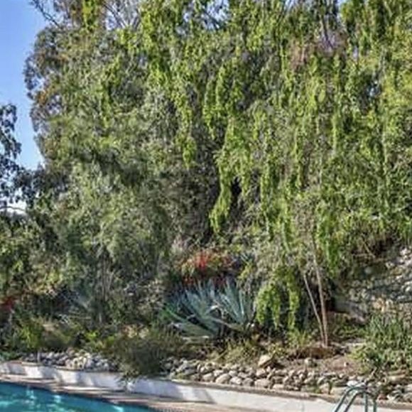 Lady Gaga vend sa maison de Los Angeles à Elizabeth Lizzy Jagger pour 6,5 millions de dollars. Anciennement acquise par F.Zappa, la propriété, composée de six chambres et cinq salles de bains, avait été achetée environ 5,3 millions de dollars par la chanteuse et actrice en 2016. Le 19 novembre 2021.
Backgrid UK/ Bestimage